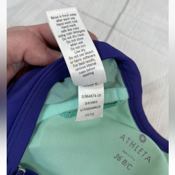 Athleta Womens Bikini Top Bra 36 B/C Purple Halter Padded Swimwear Hook Beach - Picture 8 of 13